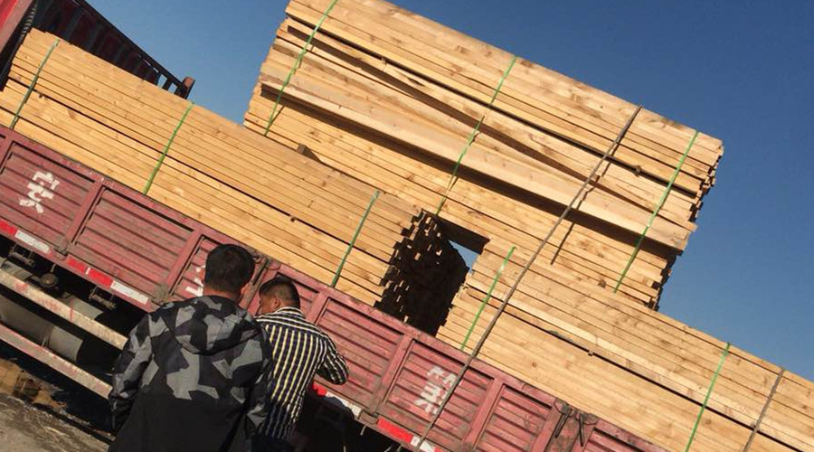 瞅一瞅新疆防腐木生产厂家教您如何选择户外防腐木