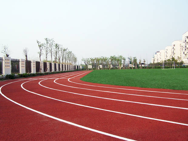 喀什学校运动场阐述使用塑胶球场场地时应注意的维护事项