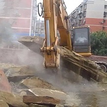 新疆土石方工程阐述乌鲁木齐挖机出租中的使用窍门