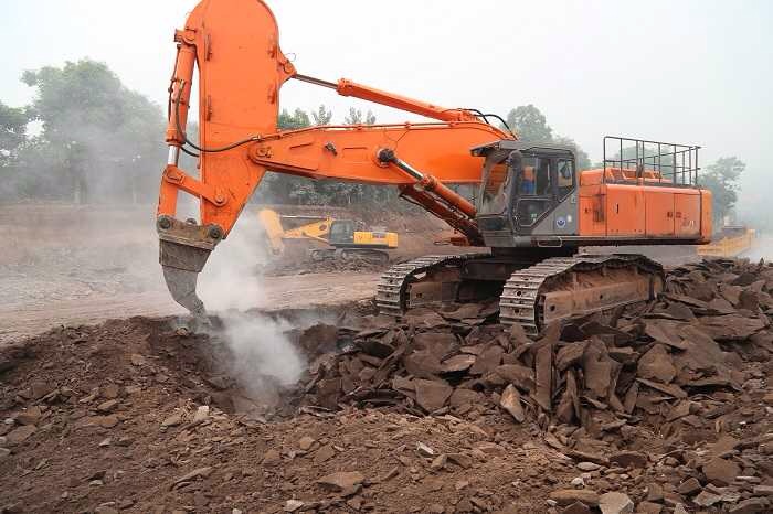 新疆信合工程机械租赁挖掘机二段式加长臂的要求及设计