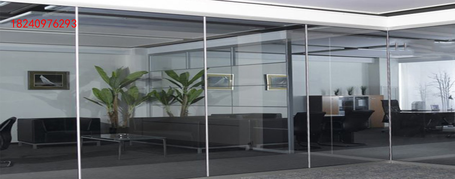新疆玻璃隔断成为装饰优化办公室环境