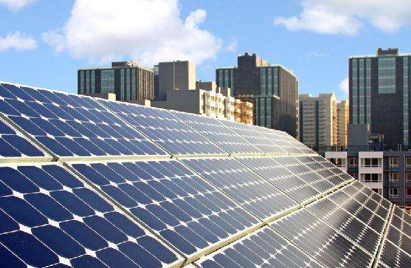 提示新疆太阳能电站组件上的带电警告标识不得丢失