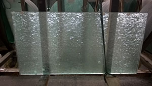 新疆钢化玻璃炉利用物理或化学方法提高玻璃强度