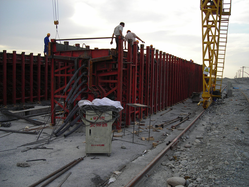 新疆隧道台车模板新疆钢模板生产厂提示钢模板注意事项