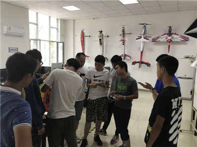 新疆无人机培训中心叙说无人机技术应用