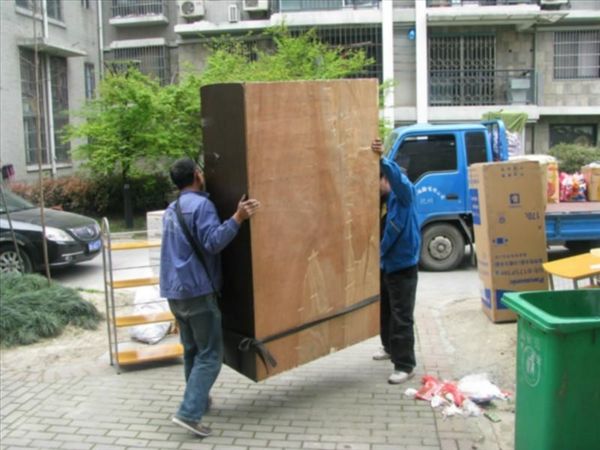 桂林正规搬家公司热线：怎样减轻搬家搬场时的负担