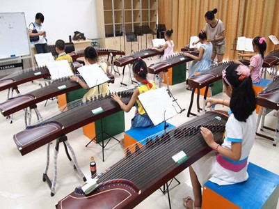 乌鲁木齐乐器培训机构跟你浅述学古筝如何正确的挑选培训班