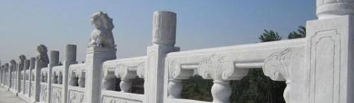 中国园林建筑首选石栏杆，不管故宫和护城河都弥漫的浓郁的民族气息