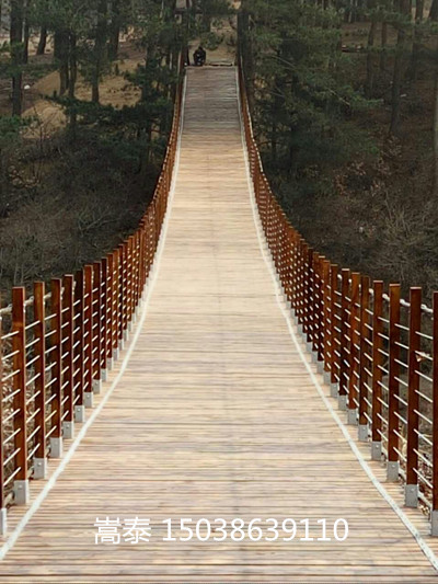 栈道施工中起到画龙点睛效果的木质吊桥
