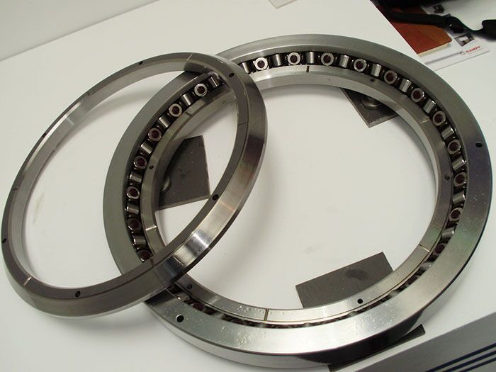 交叉圆柱滚子轴承生产厂家分析交叉滚子轴承和YRT轴承脂润滑的方法