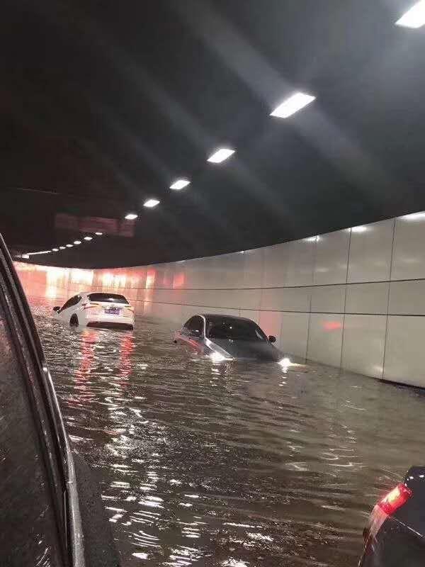 福州仓储货架厂家提醒您 江东门隧道被水淹 请注意安全