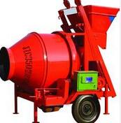咸宁搅拌臂架泵供应商详解小型混凝土泵车的优点