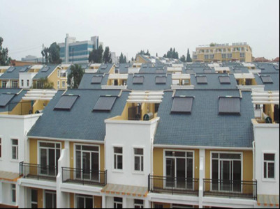 新疆华域龙湾小区分体式皇明太阳能热水工程