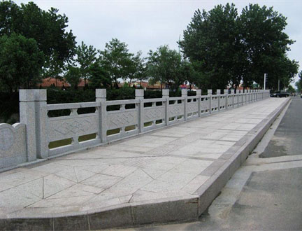 人们习惯于以栏板样式的不同造型来作为划分石雕栏杆类别的依据