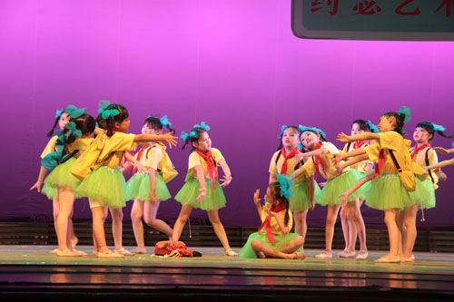 兰州舞蹈培训不由的又想到了中国的教育史。中国教育的历史是一首宏大的长诗