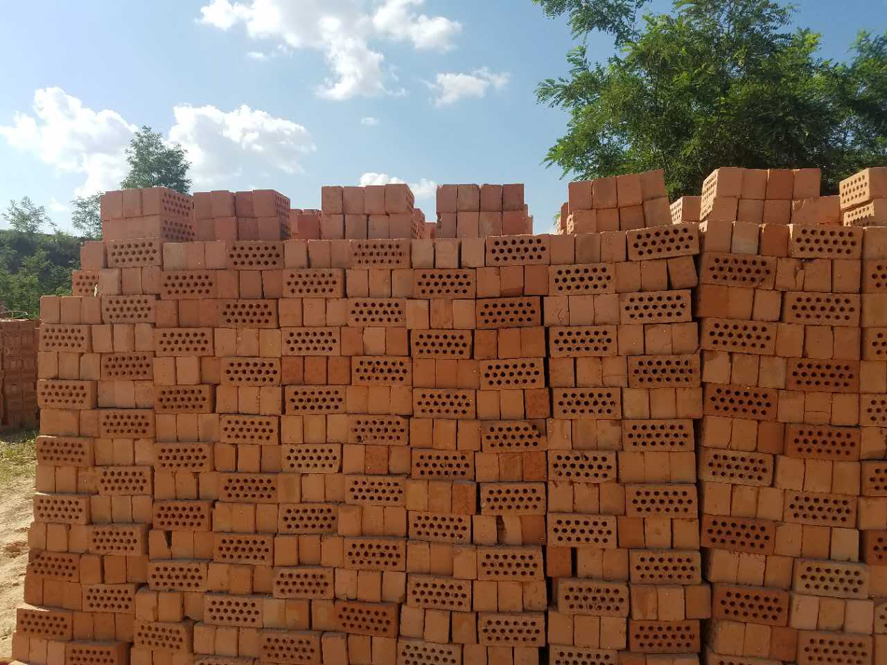 西安红砖批发就在西安五星建材厂家批发