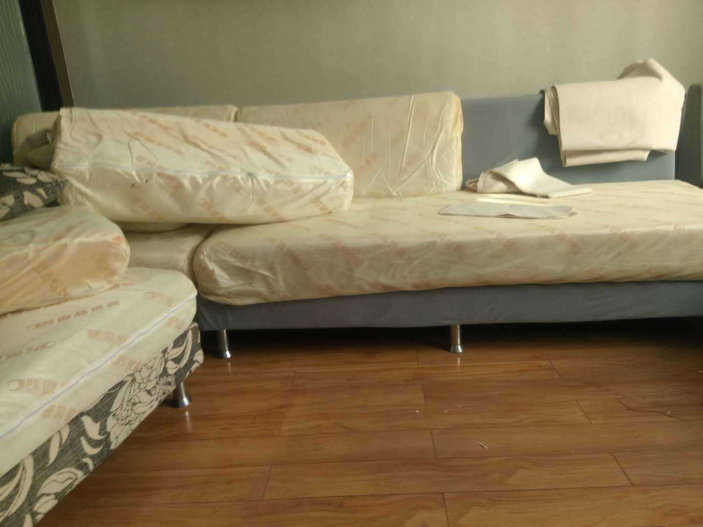 今天我们来说说旧沙发的沙发套要如何翻新