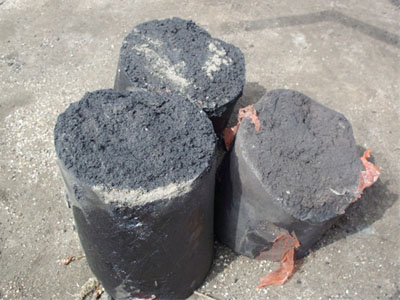 无水炮泥能够广泛应用于铁口浇铸，并且具有一定的抗渗性