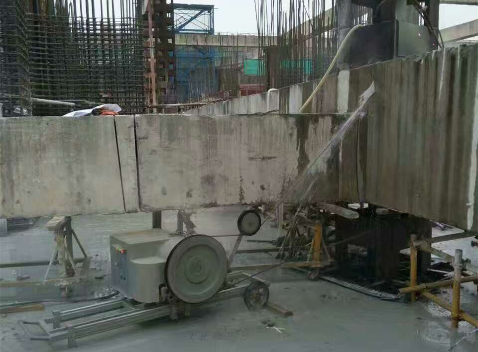 乌鲁木齐绳锯切割公司来讲述如何减少钢筋混凝土切割施工时的噪音?