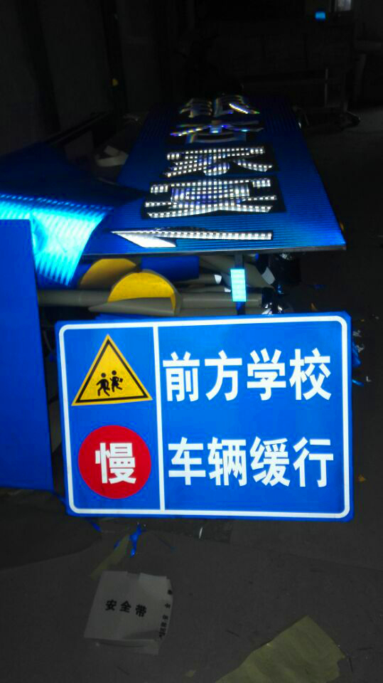 贵州道路标牌加工厂家的公路标志牌在交通设施中起到哪些作用