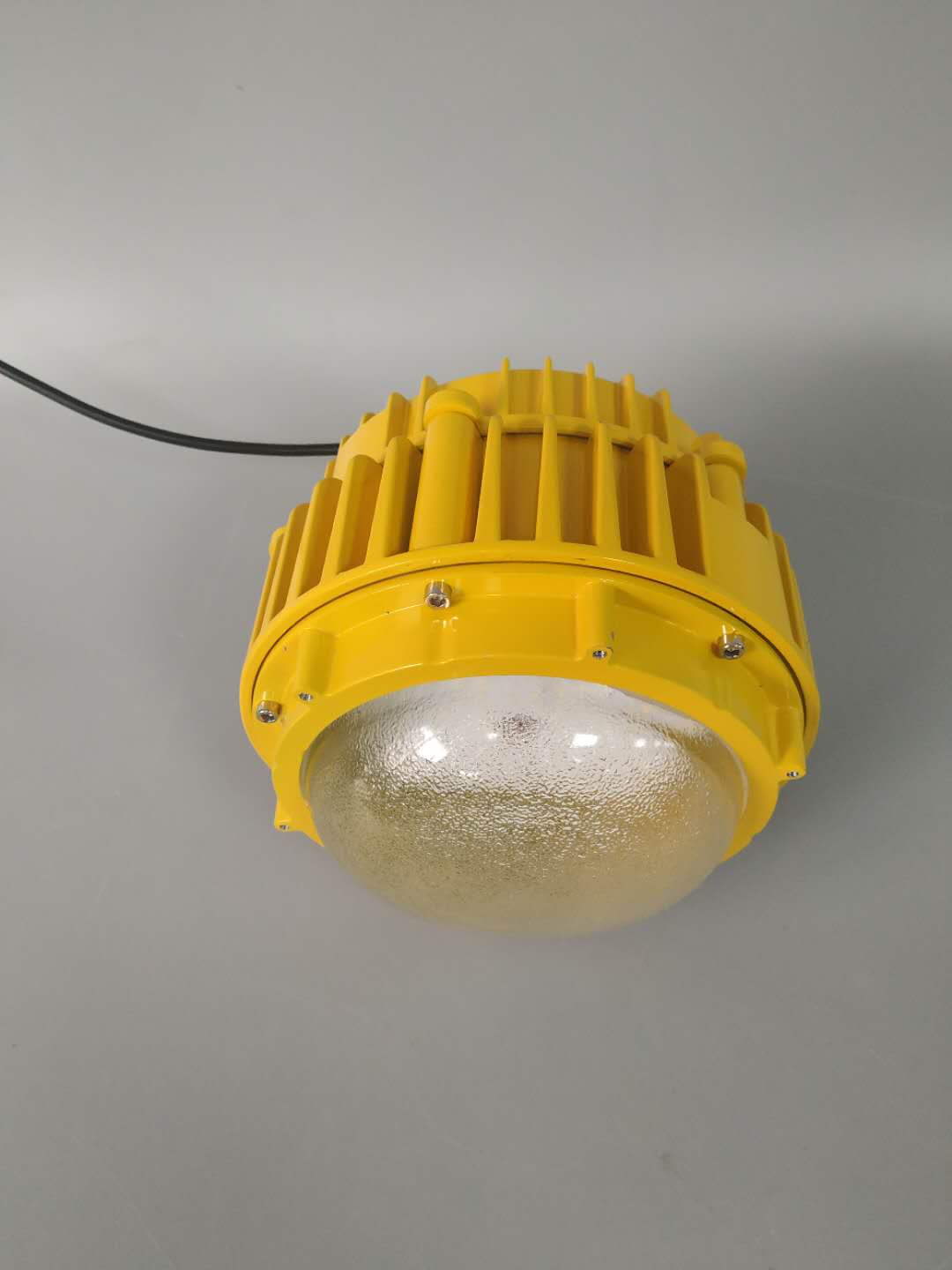 LED防爆高顶灯紧固件和外壳的安装说明