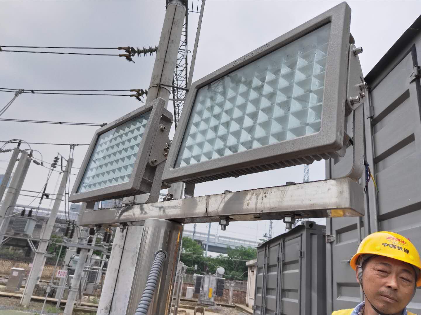武汉铁路局江岸养护段电力供应LED防爆泛光灯大部份发生故障