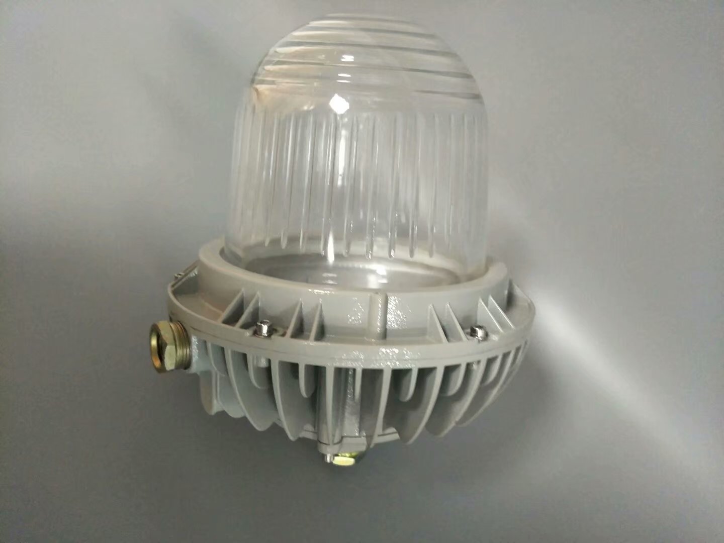 led防爆工矿灯是防爆灯的一种普遍应用于工厂