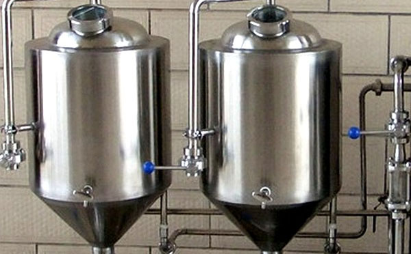 厂家建议:如果条件允许，最好不要选择一体式的自酿啤酒设备