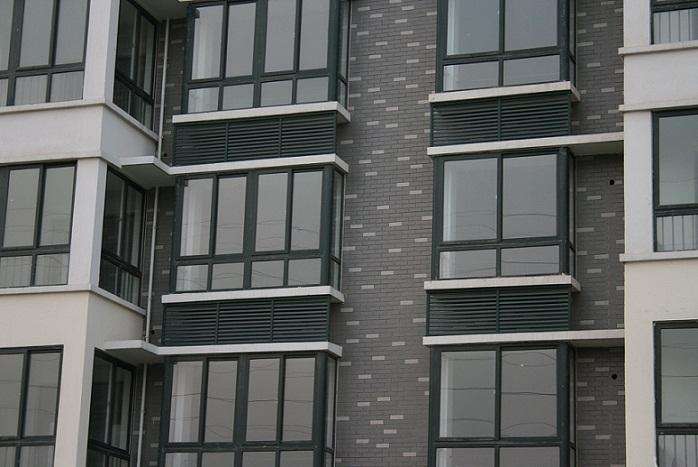 空调百叶窗的主要作用是什么？