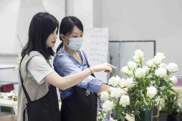 湖南长沙秋拾花艺培训学校浅析如何开设和经营一家花店？