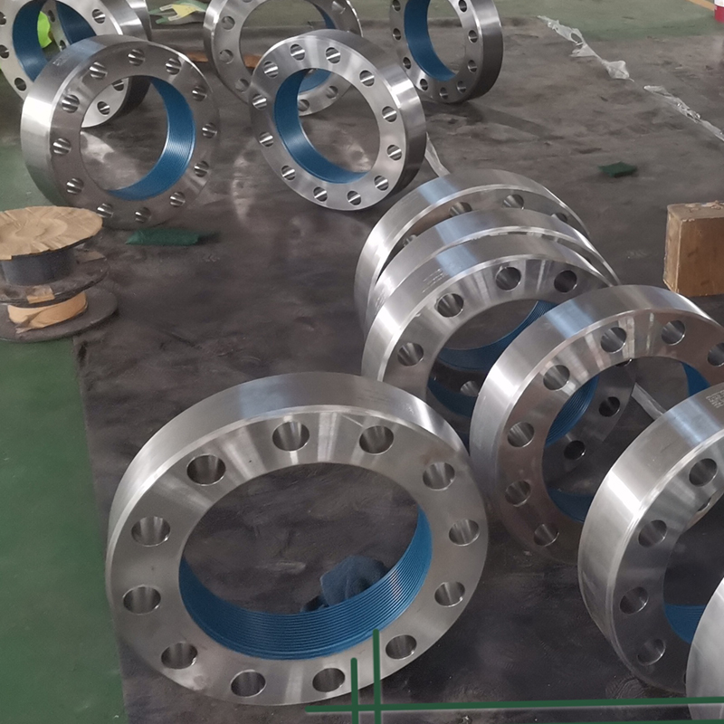 What are the characteristics of PTFE spraying on valve rings in petroleum machinery