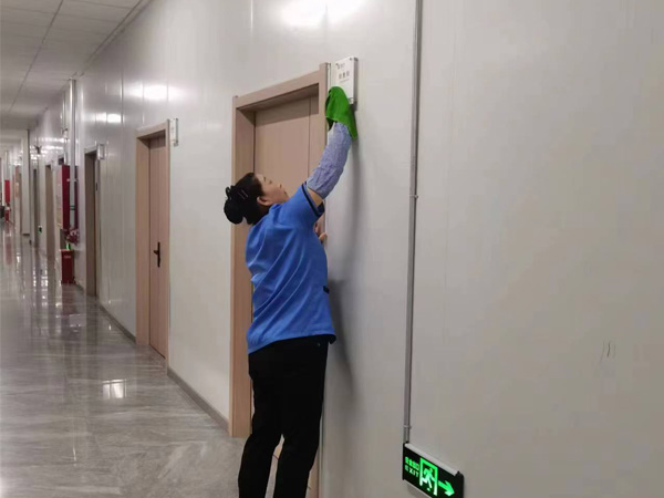 樓道墻面保潔