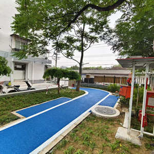 偉博公司施工永定門東街西里公園步道藍(lán)色冷拌瀝青