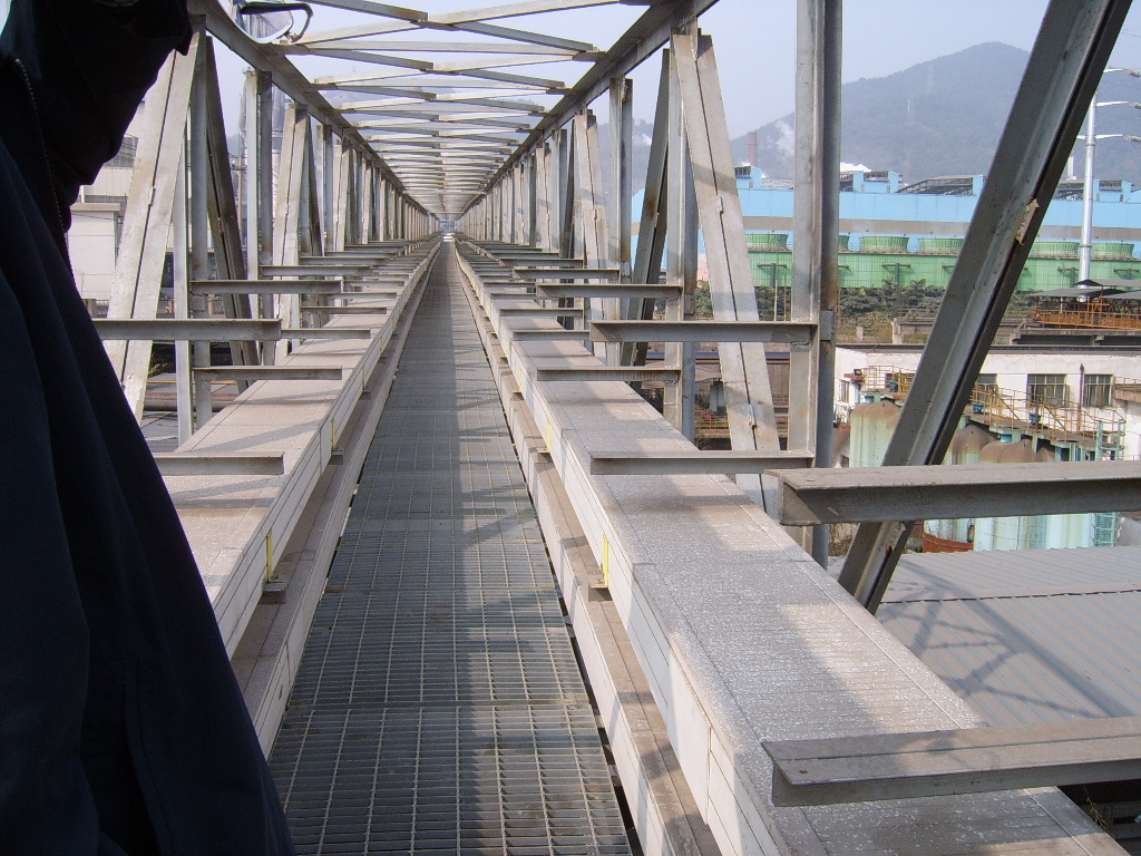 大跨距电缆桥架