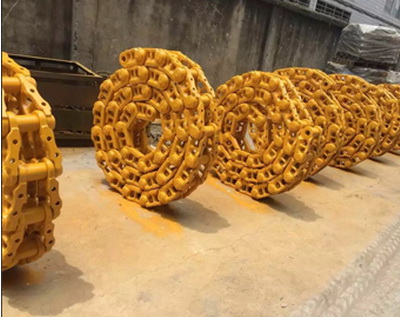 260节距链轨：强大稳定的工程机械支撑