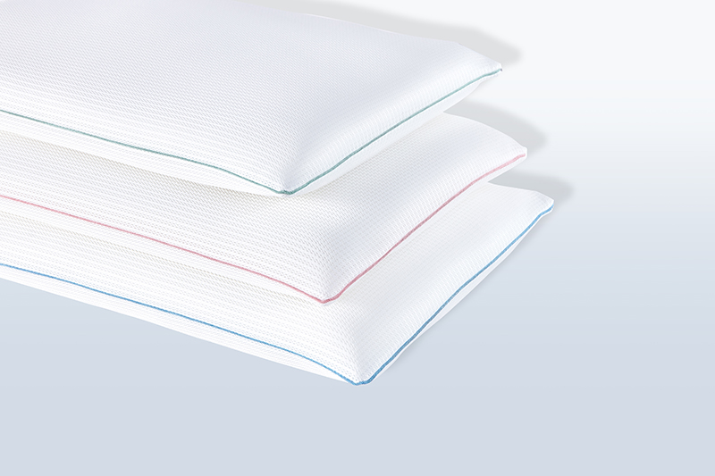 What demographic is suitable for using white colored edge low pillows