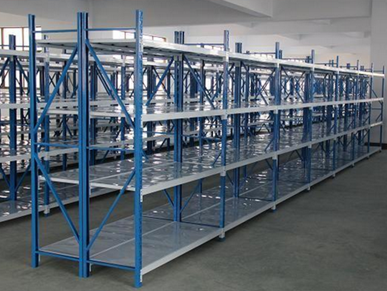 What are the characteristics of lightweight storage shelves