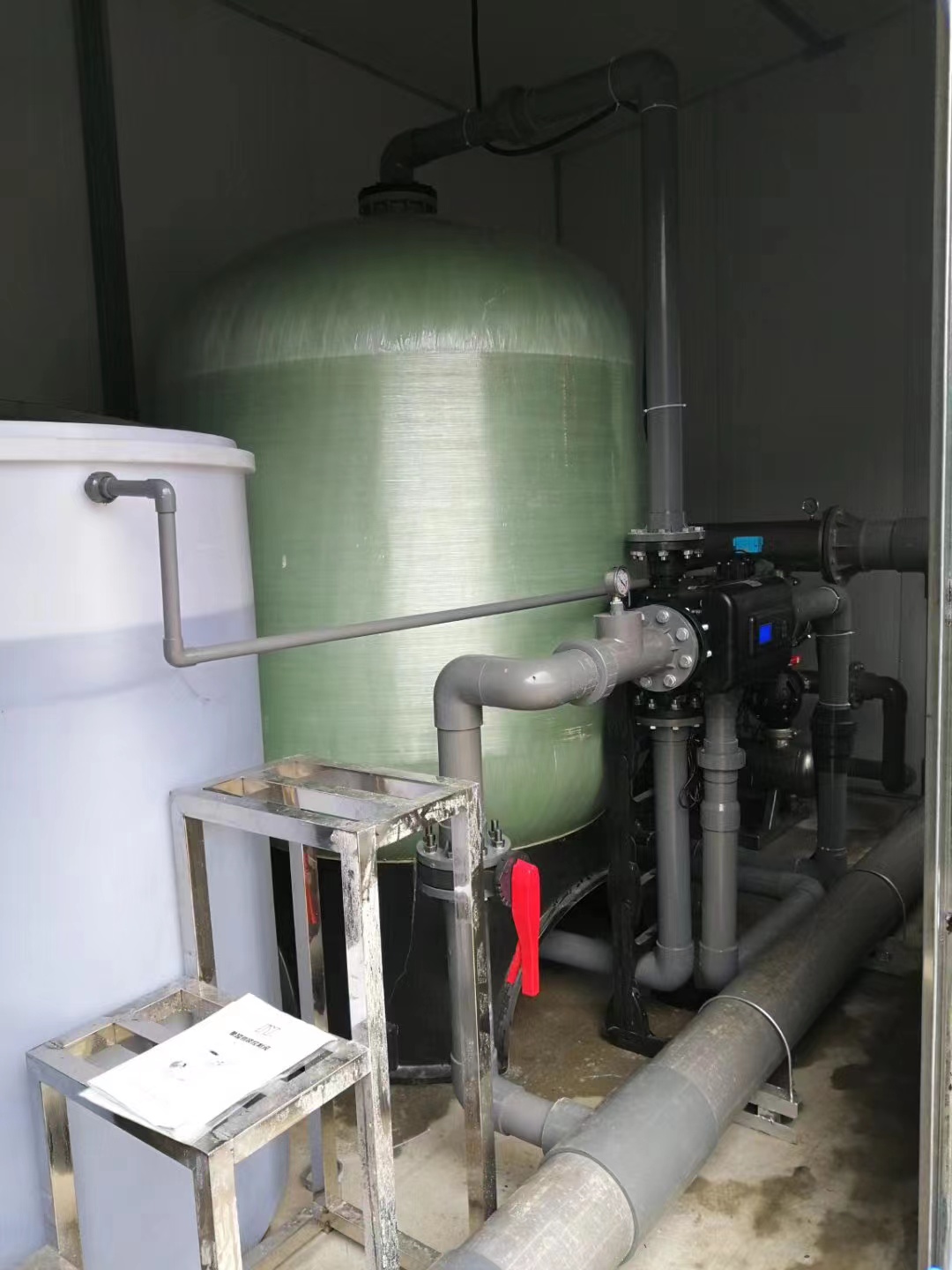 软化水设备是如何提高水质的？