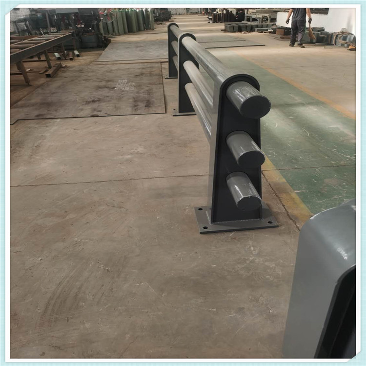 海南不锈钢复合管护栏的生产和安装流程