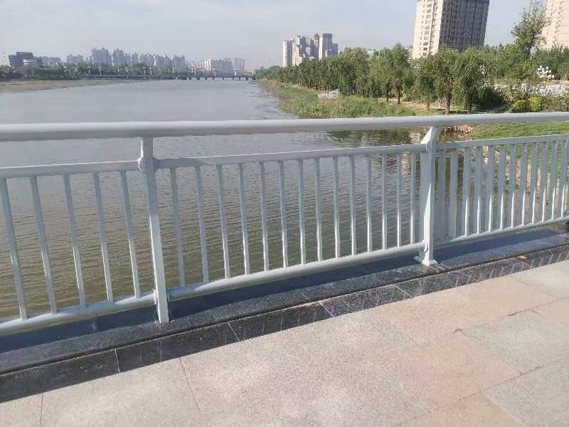 304不锈钢河道护栏的特点?广泛用于桥梁市政公用工程施工