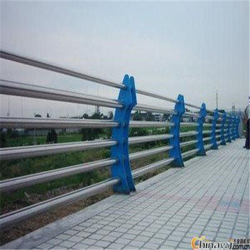 山东不锈钢复合管栏杆-城市护栏厂家