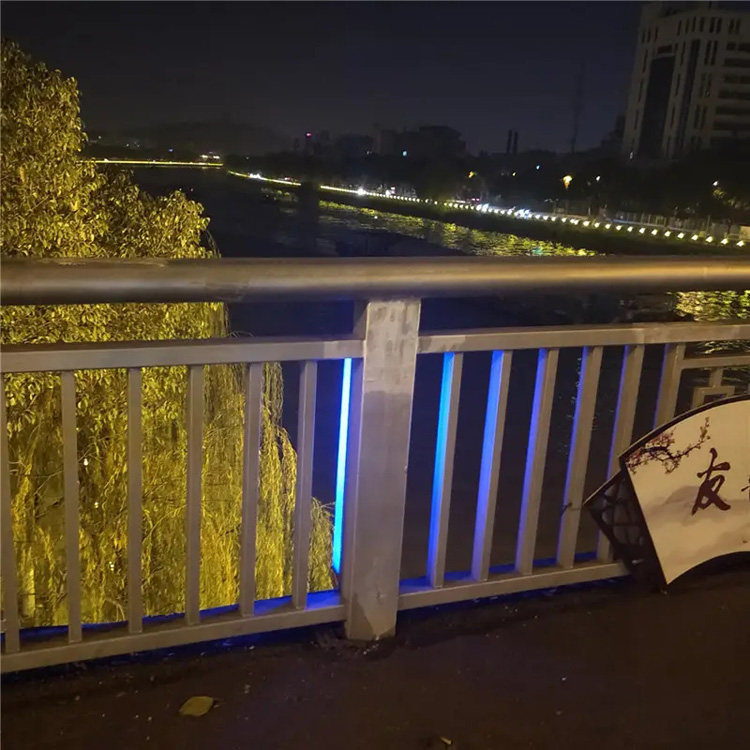湖北武汉襄阳灯光护栏一般安装在河道旁