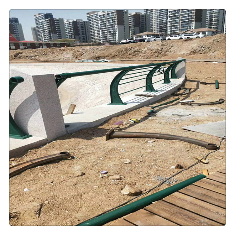 新疆乌鲁木齐不锈钢复合管护栏厂家-不锈钢栏杆