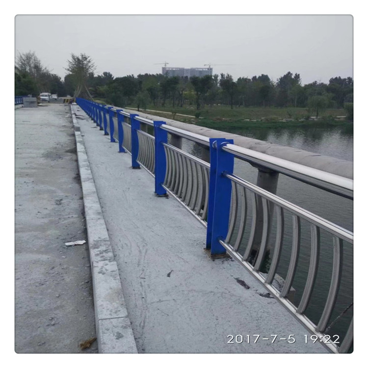 浙江杭州温州桥梁防撞护栏和道路防撞护栏规格区别