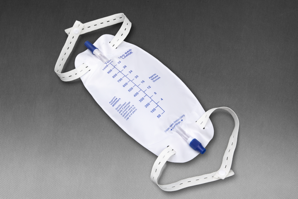 What are the standard specifications for disposable medical leg bags?