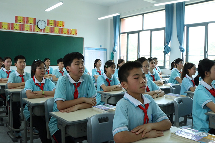 都匀寄宿制小学招生办电话