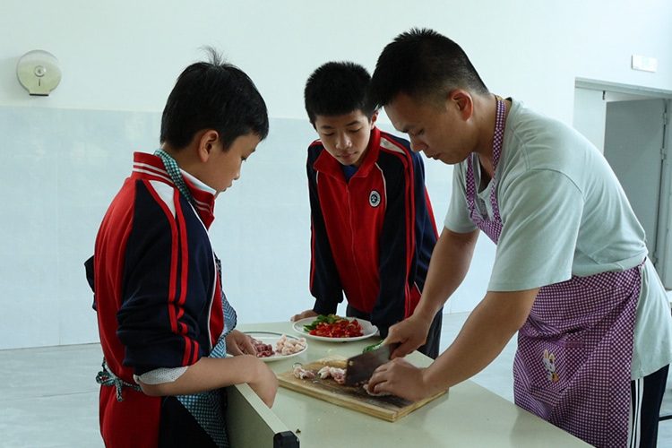 都匀的学校招生办电话