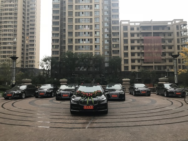 宝马豪华结婚车队