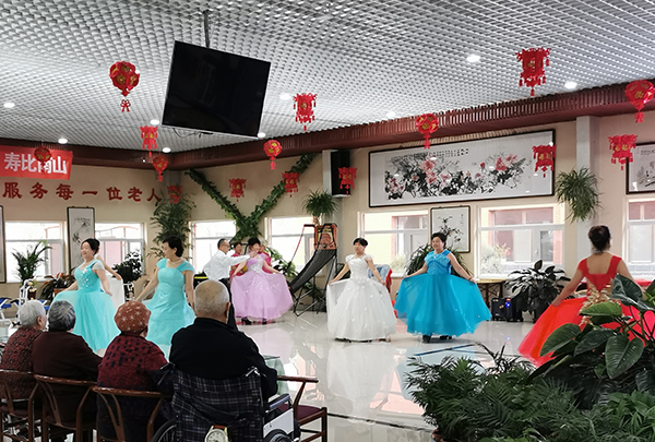 老年艺术团慰问演出