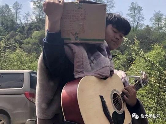 大年说"潘俞睿的母亲,是一